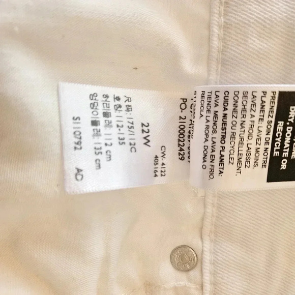 Signature by Levi Strauss & Co. High Rise Plus Size Heritage Denim Shorts 22W. - Picture 16 of 16